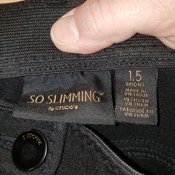 Chico's So Slimming Short Black Pants - 1.5 - Picture 3 of 5